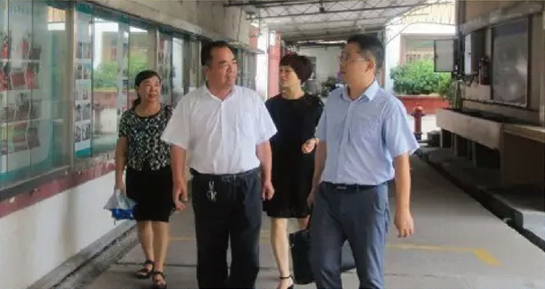 臺(tái)州市教育局高處長(zhǎng)、人事處陸老師和職成教處牟老師一行三人蒞臨我校